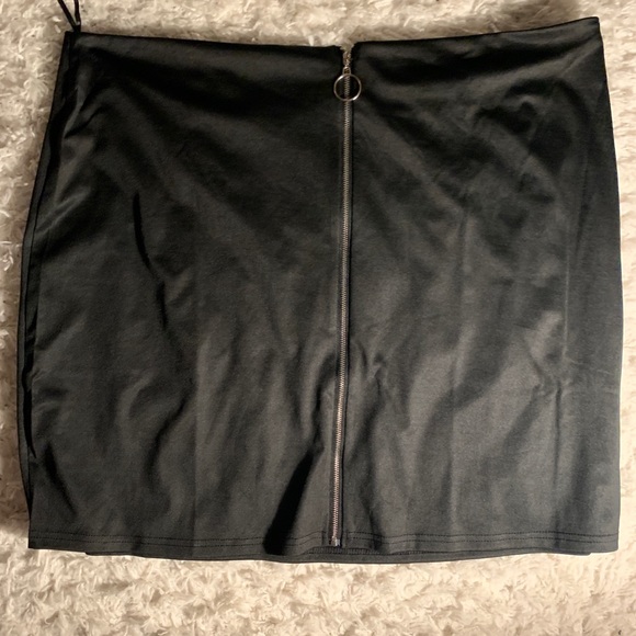 Plus Zip Up Skirt - Picture 4 of 4